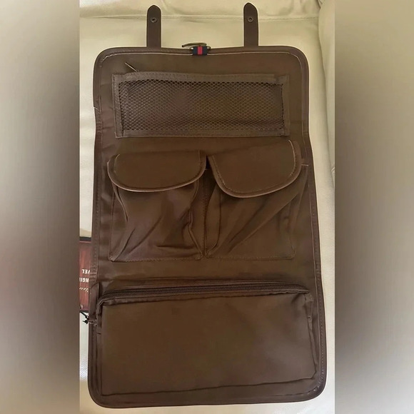 Classic Hanging Travel Toiletry Kit - NWT - Picture 2 of 3